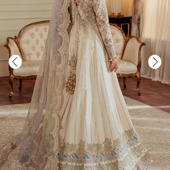 Baroque formal gown - Picture 2 of 11